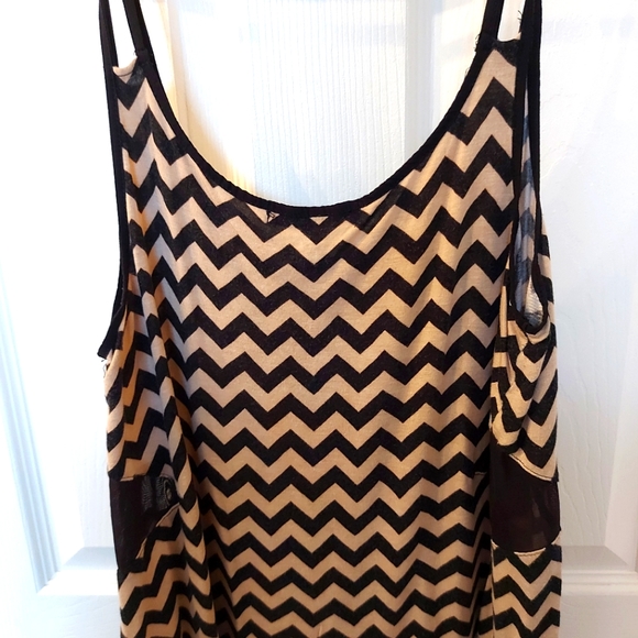 VINTAGE 90'S TOP Fun chevron design! - Picture 2 of 4
